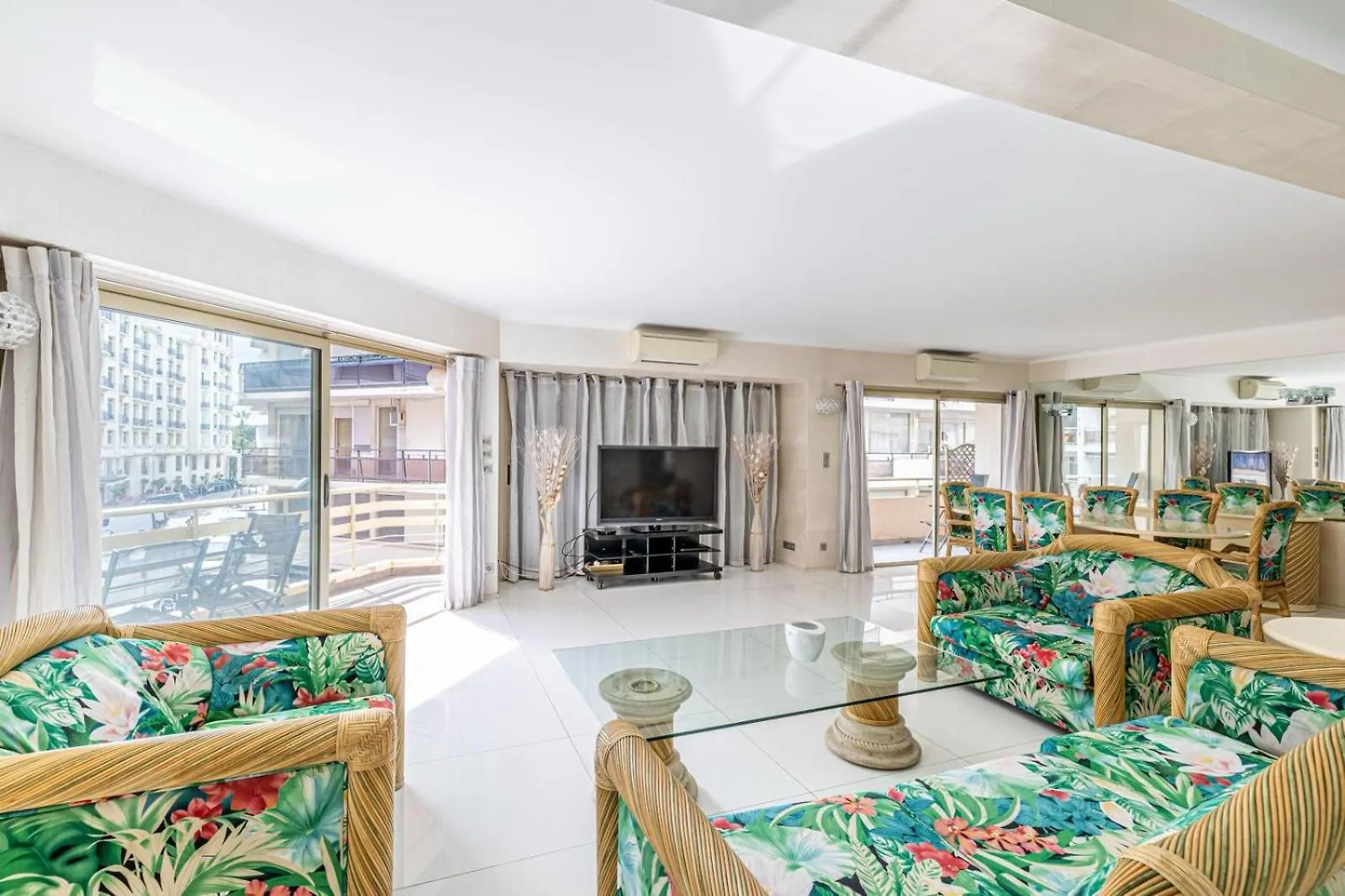 4 Pieces Balcon Parking Proche Martinez A3B130 Apartment Cannes