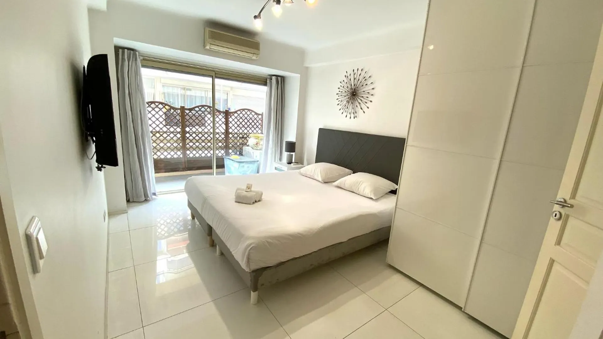 4 Pieces Balcon Parking Proche Martinez A3B130 Apartment Cannes France
